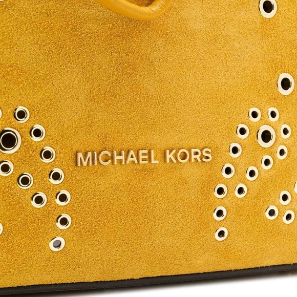 Michael Kors Cary Bucket Bag - Picture 4 of 6